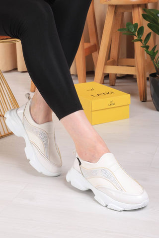 Layki Beyaz Renkli Taşlı Desenli Günlük Yürüyüş Ayakkabısı