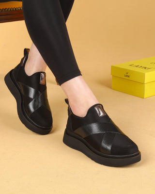 Layki Siyah Renkli Çapraz Bantlı Yürüyüş Ayakkabısı