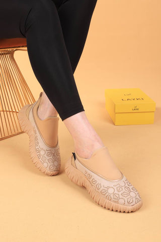 Layki Taşlı Desenli Bej Renkli Günlük Yürüyüş Ayakkabısı