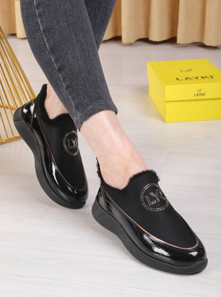 Siyah Renkli Taş Detaylı Kadın Yürüyüş Ayakkabısı